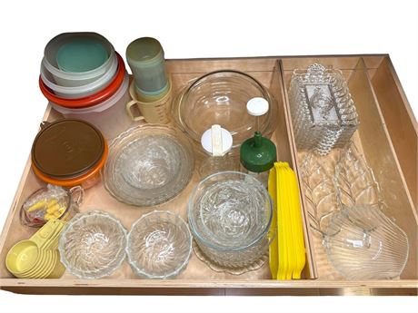 Kitchen Cupboards Lot 9