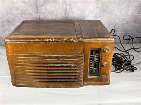 Vintage Philco Tube Radio Phonograph