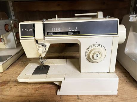 Singer Sewing Machine Model 6211C