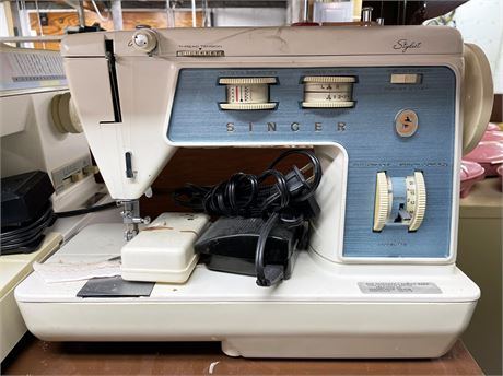 Singer Sewing Machine Model 776