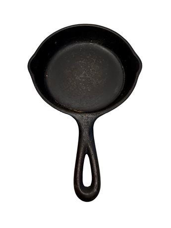 Vintage Wagner Ware 7" Cast Iron Skillet