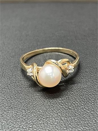 14kt Yellow Gold Diamond Pearl Ring