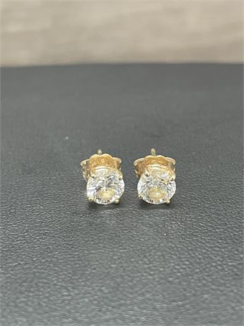 14kt Yellow Gold Diamond Stud Earrings