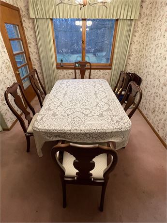 Colonial Furniture Dining Room Table and Chairs