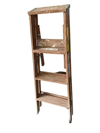 5 ft Wood Ladder