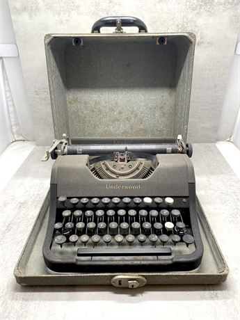 Underwood Manual Typewriter