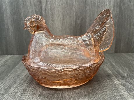 LG Wright Peach Glass Hen on Nest