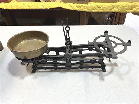 Antique Cast Iron Weighing Scale