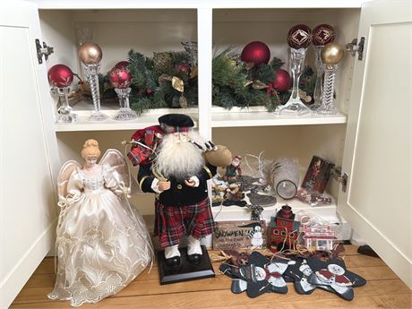 Vintage Christmas and Holiday Decoratives Lot 1