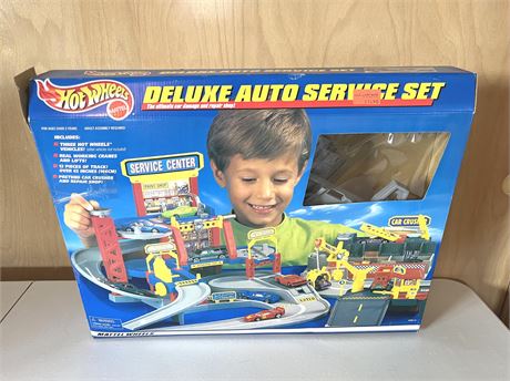 NIB Vintage Hot Wheels Deluxe Auto Service Set