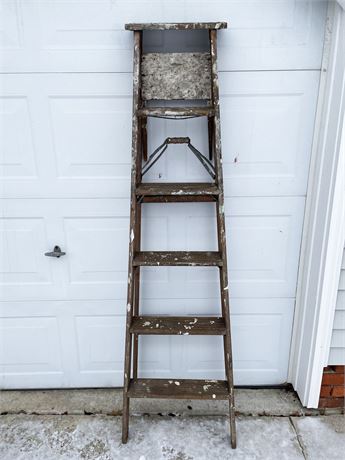 Bi-Fold Wood Ladder