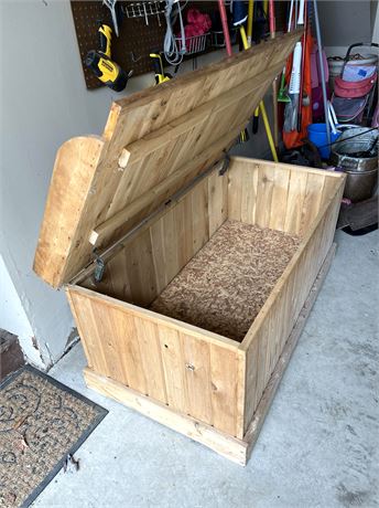 Shiplap Storage Trunk