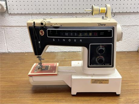 Singer Sewing Machine Model 560