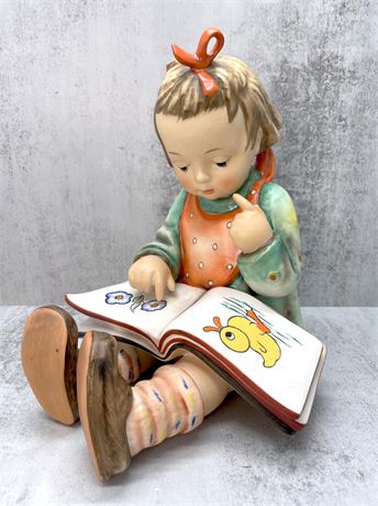 LARGE Goebel Hummel Figurine 3/II Bookworm