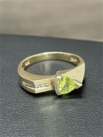 14kt Yellow Gold Peridot Diamond Ring