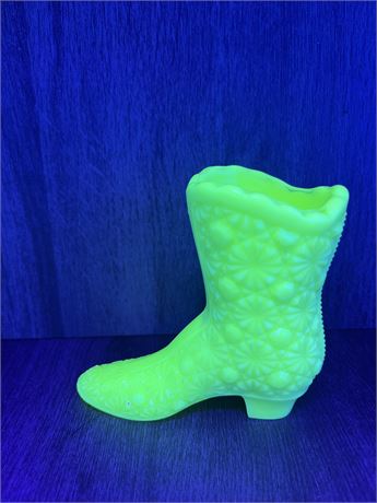 Fenton Daisy Uranium Glass Boot