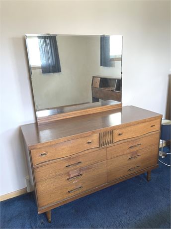 Bassett Mid-Century Dresser