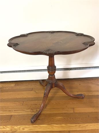 Georgian Carved Round Tilt Top Tea Table