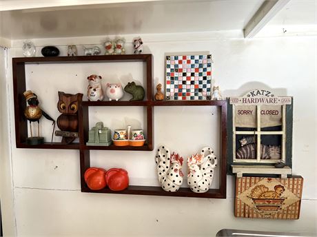 Knick Knack Shelf w/ Decoratives