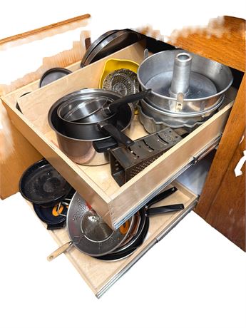 Kitchen Cupboards Lot 7