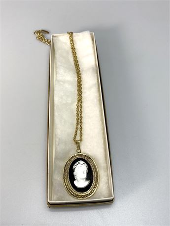 Lady Cameo Necklace