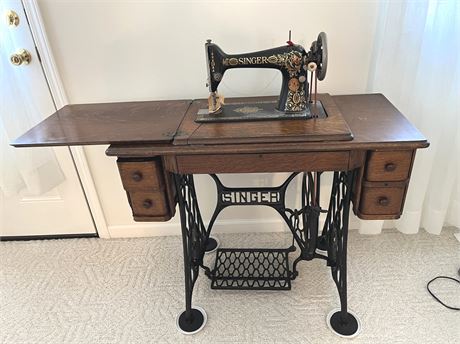 1919 Singer Sewing Machine Model 66