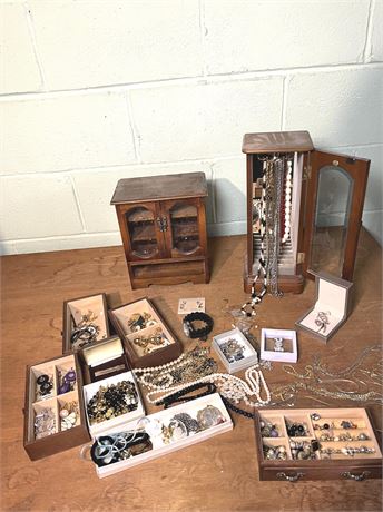 Costume Estate Jewelery Lot