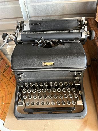 1940s Royal Manual Typewriter