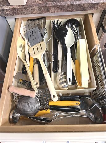 Kitchen Drawer Lot 1