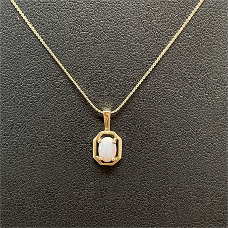 14kt Yellow Gold Opal Pendant Necklace