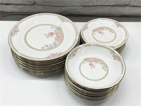 Crown Ming Fine China Plates/Bowls