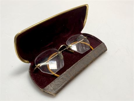 Vintage Reading Glasses w/ Case
