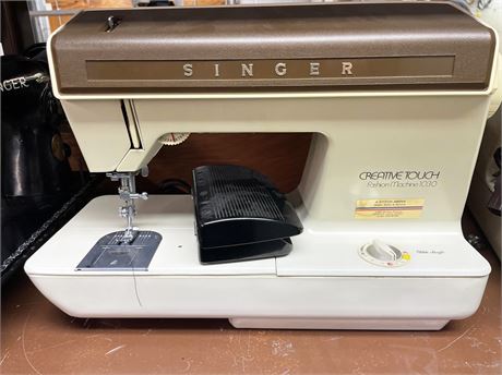 Singer Sewing Machine Fashion Machine 1030