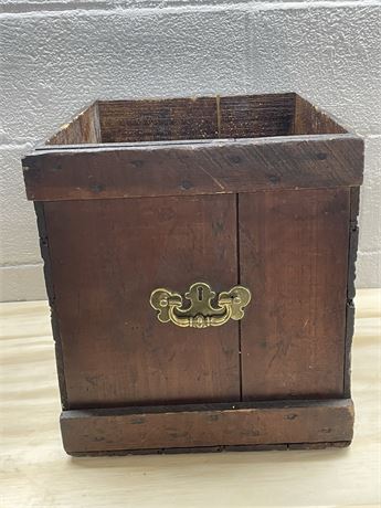 Eveready Battery Crate