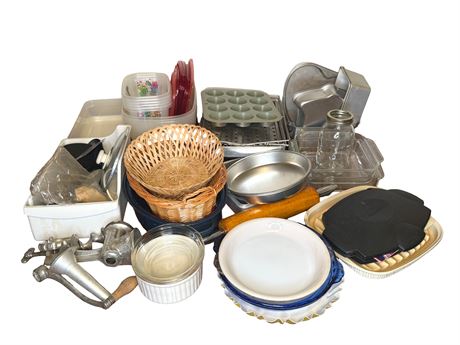 Large Kitchenware Lot
