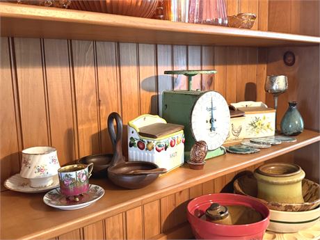 Decorative Shelf Lot