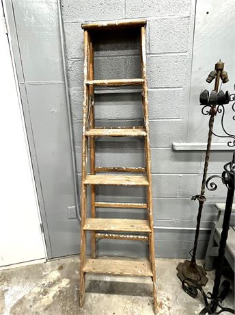 Bauer 6' Wood Ladder