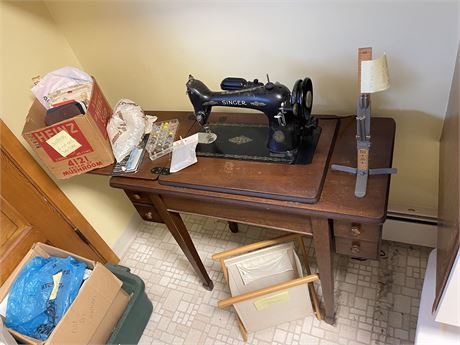 Singer 66-16 Sewing Machine with Accessories