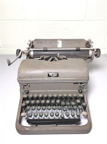 1940s or 1950s Royal Manual Typewriter