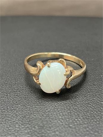 10kt Yellow Gold Opal Ring
