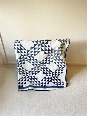 Calico Ocean Waves Quilt - Blue and White