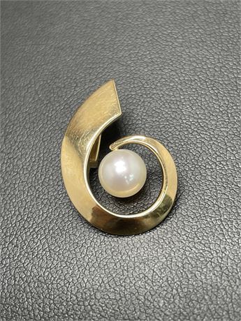 14kt Yellow Gold Pearl Pendant