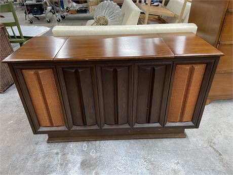 Zenith Stereo Cabinet