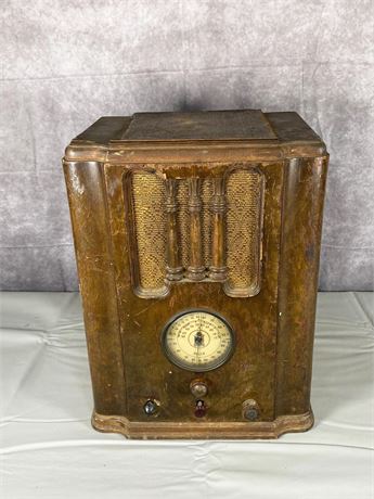 Antique 1930s Delco Tube Radio