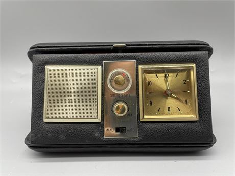 Vintage Travel Clock Radio