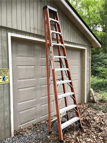 10' Fiberglass Step Ladder