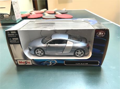 Audi R8 Maisto 1:24 Scale Diecast Car