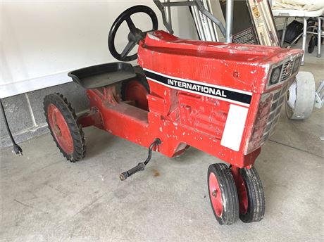 International Tractor Pedal Tractor