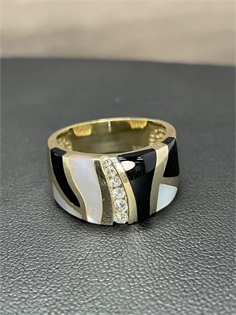 14kt Yellow Gold Onyx and Mother of Pearl Inlay Ring