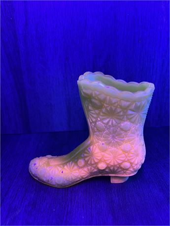 Fenton Daisy Uranium Glass Boot